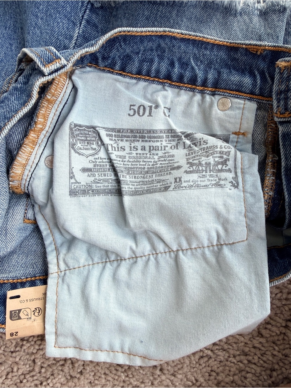 NWT LEVIS 501 OG CURVE SHORT - Size 28 - Picture 11 of 12